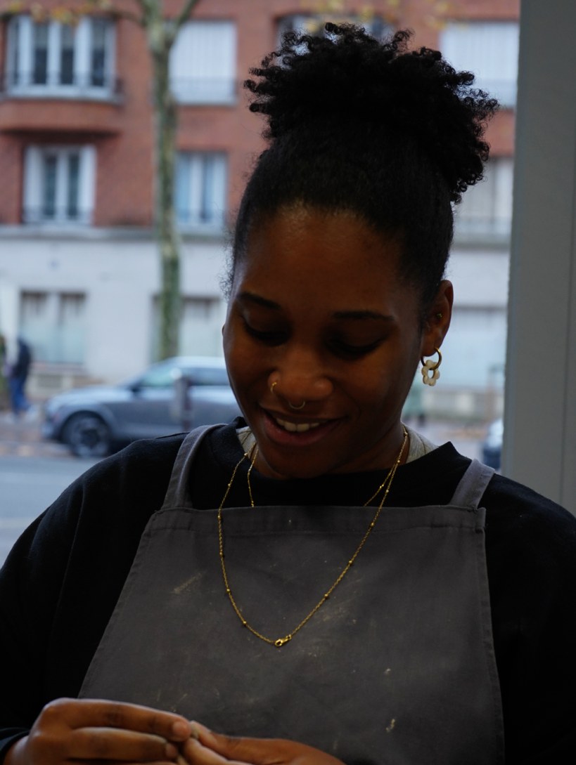 Photo réalisée pour l’école Arts et Techniques Céramiques : portrait d’une élève